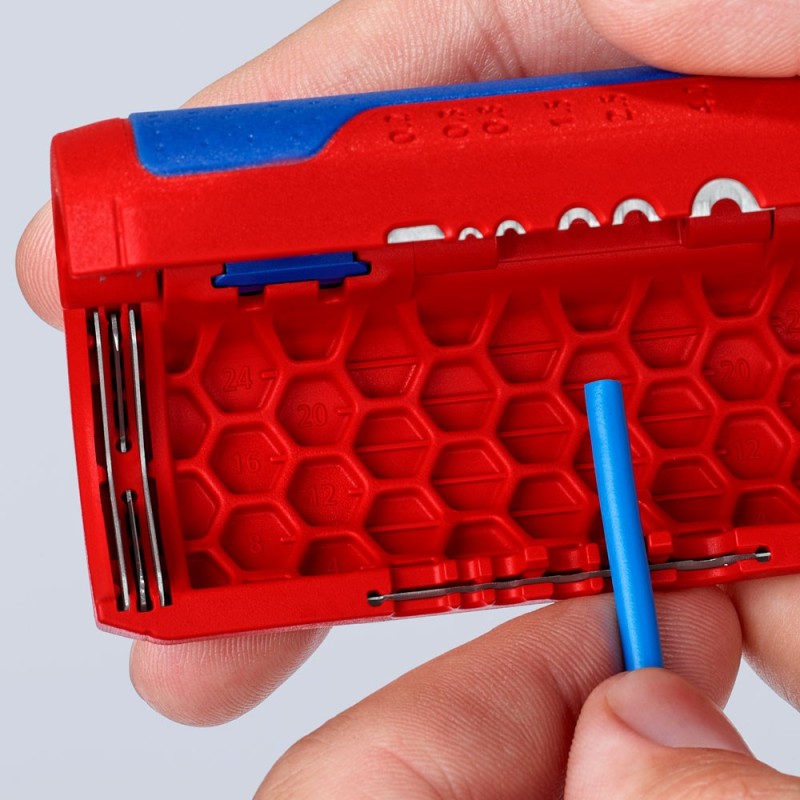 Knipex-Tangen.nl | TwistCut-Gegolfde buissnijder KNIPEX | 90 22 02 Knipex-Tangen.nl | TwistCut-Gegolfde buissnijder KNIPEX | 90 22 02