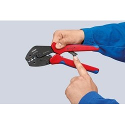 De positioneringspal inklappen en de tang doordrukken - klaar voor de volgende toepassing De positioneringspal inklappen en de tang doordrukken - klaar voor de volgende toepassing