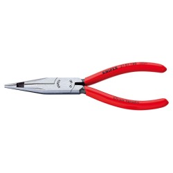 Ideale tang, om kabels te knippen midden in een kabelboom