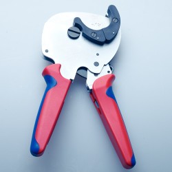 Knipex-Tangen.nl | Pijpsnijder voor kunststof(Uponor) 90 25 40 KNIP...