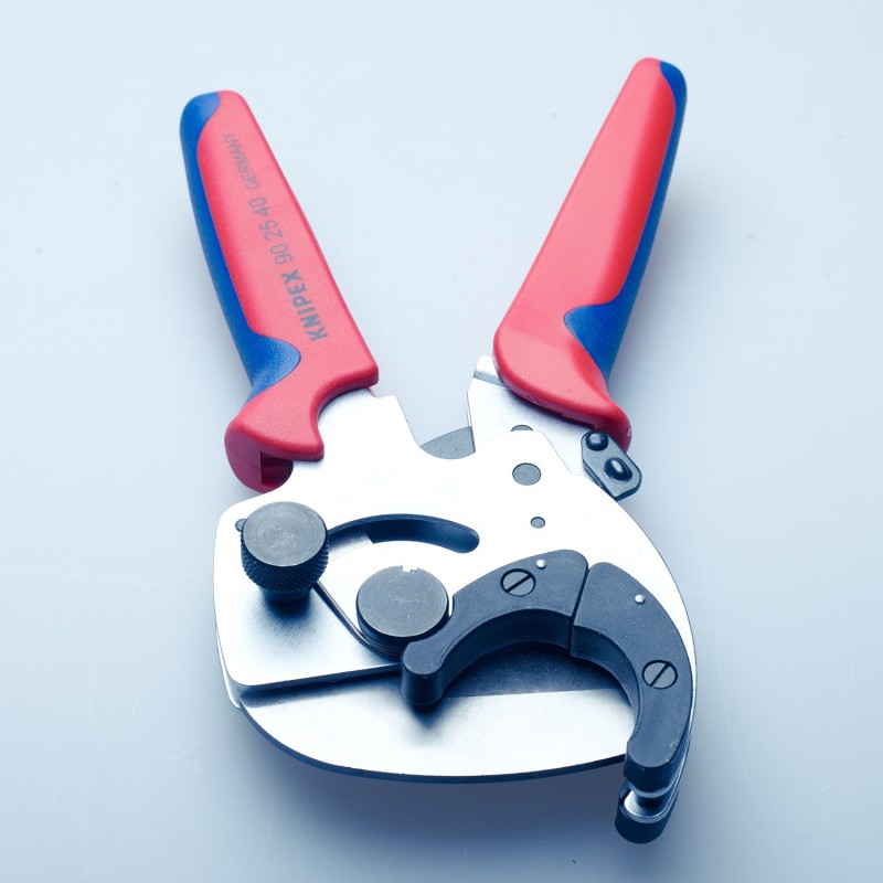 Knipex-Tangen.nl | Pijpsnijder voor kunststof(Uponor) 90 25 40 KNIP...