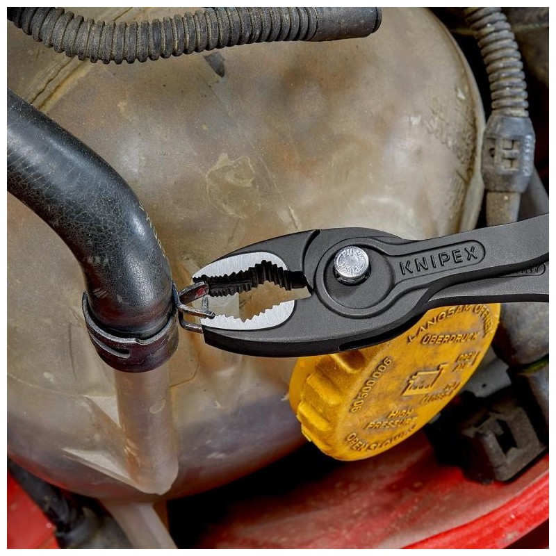 Unieke combinatie: voorgrijp- en zijgrijpfunctie, doorgestoken scharnier, drukknopverstelling