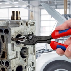 Unieke combinatie: voorgrijp- en zijgrijpfunctie, doorgestoken scharnier, drukknopverstelling