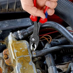 Unieke combinatie: voorgrijp- en zijgrijpfunctie, doorgestoken scharnier, drukknopverstelling